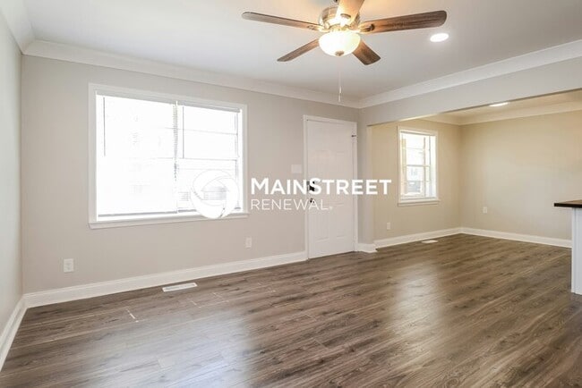Foto del edificio - 4 Bedroom Pet-Friendly Home in HUEYTOWN, AL with Main Street Renewal