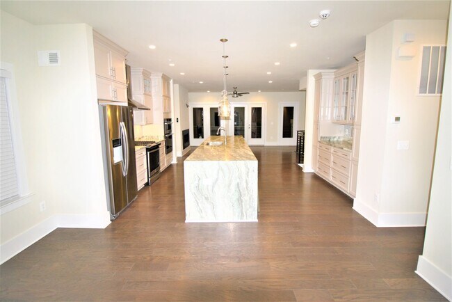 Building Photo - Elegant 3 Bedroom 2 Full 2 Half Bath Townhome in Ashburn