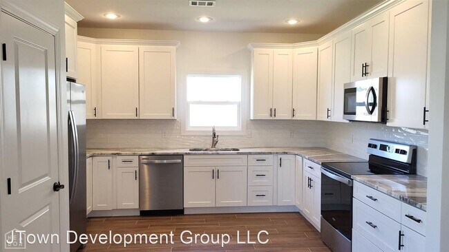 Building Photo - 4 br, 2 bath House - 4577 Plymouth Street