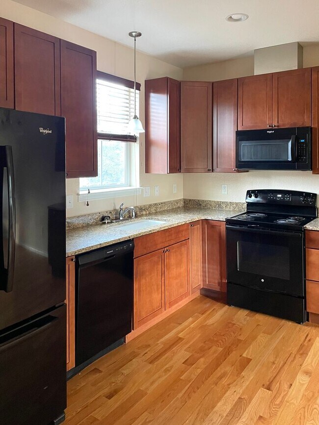 Foto del edificio - Coal Creek Village Townhome - Available Se...