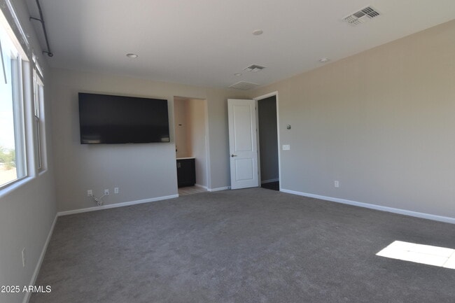 Building Photo - 250 E Wisteria Dr