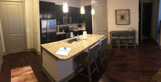 Building Photo - 6000 Carnegie Blvd