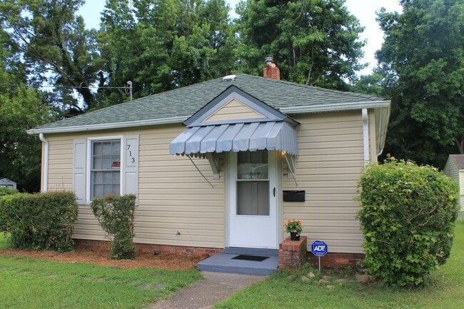 Building Photo - Updated 3 Bed and 1 Bath