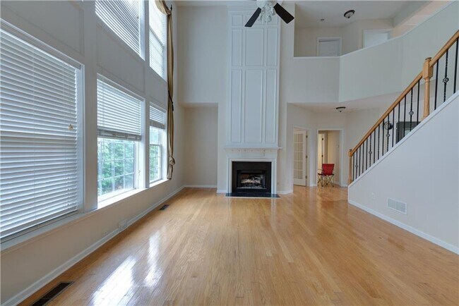 Foto del edificio - 585 Midhurst Pl