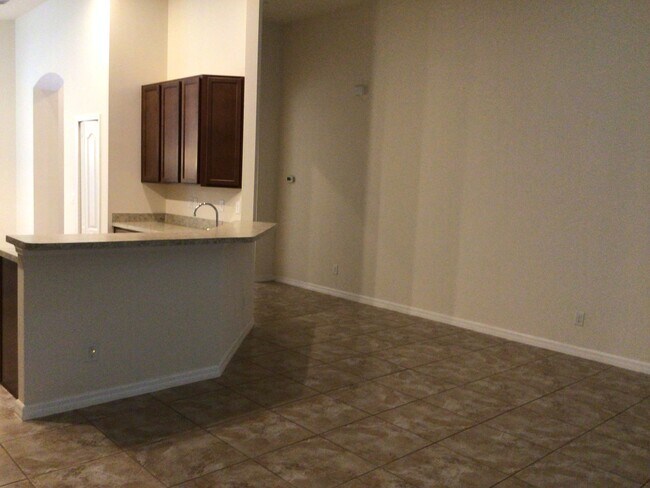 Foto del edificio - 2821 Running Brook Cir