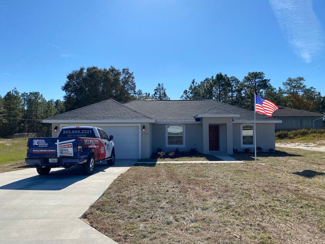 Foto principal - SW Ocala Neighborhood 3/2/2 **WON'T LAST**