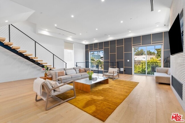 Foto del edificio - 656 California Ave