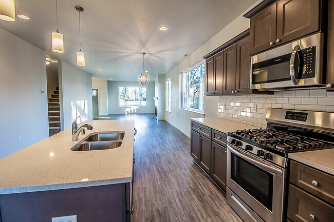 Foto del edificio - 18112 E Riverway Ave