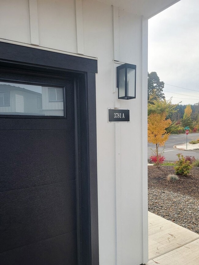 Building Photo - SAW3781