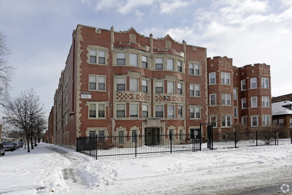 7801 S Saginaw Apartments in Chicago, IL