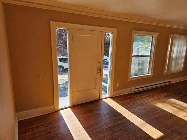 Building Photo - RENT SPECIAL - $500 OFF AUGUST RENT!!!