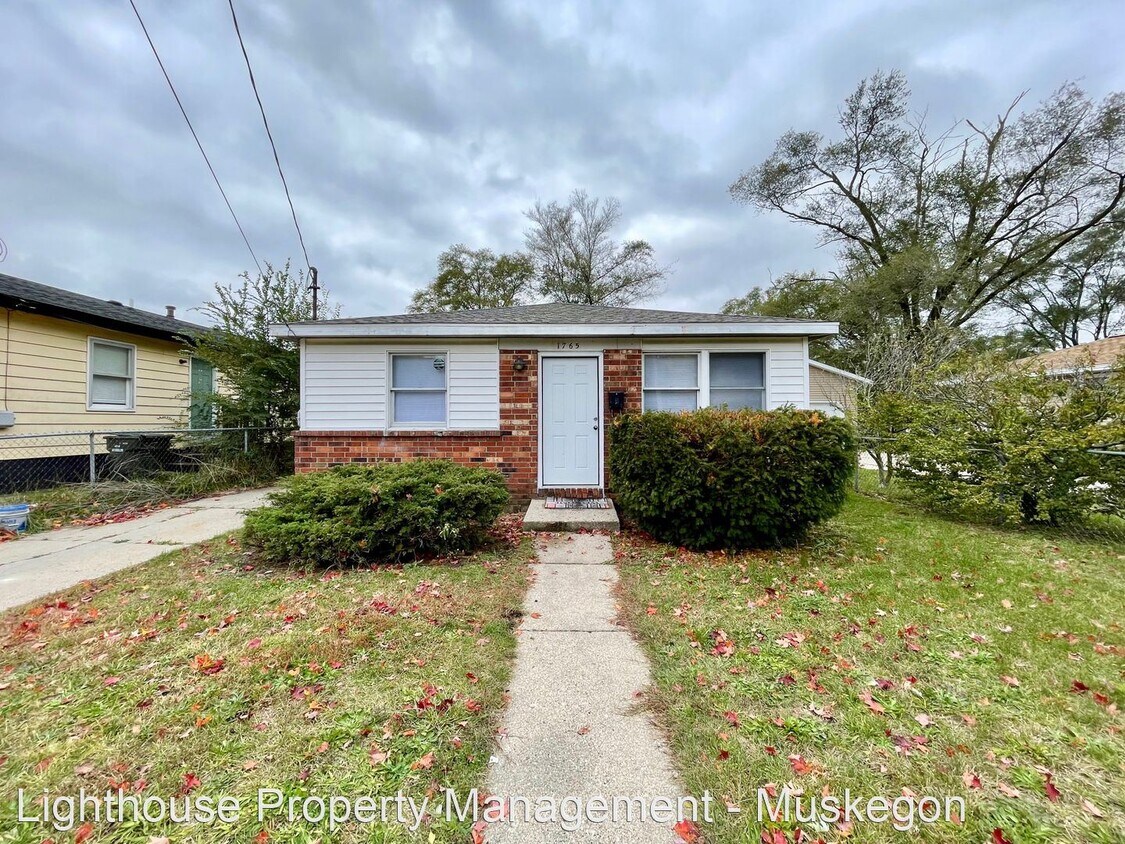 Primary Photo - 3 br, 1 bath House - 1765 Huizenga St