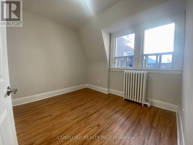 Building Photo - 341 St Clair Ave