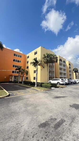 Foto del edificio - 6980 NW 186th St