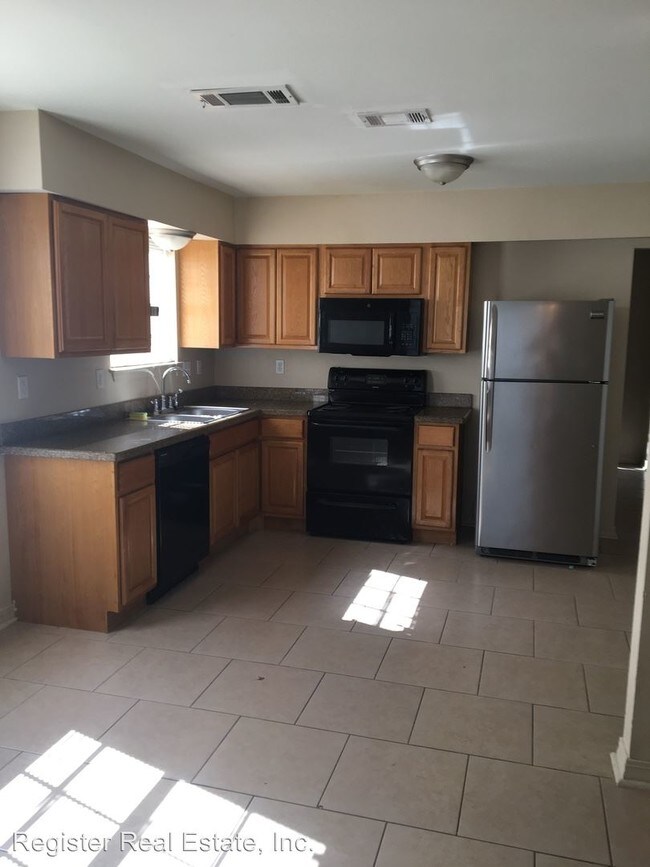 Building Photo - 8528 Deerfield Dr