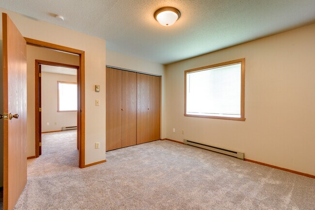 Building Photo - Summit Apartments