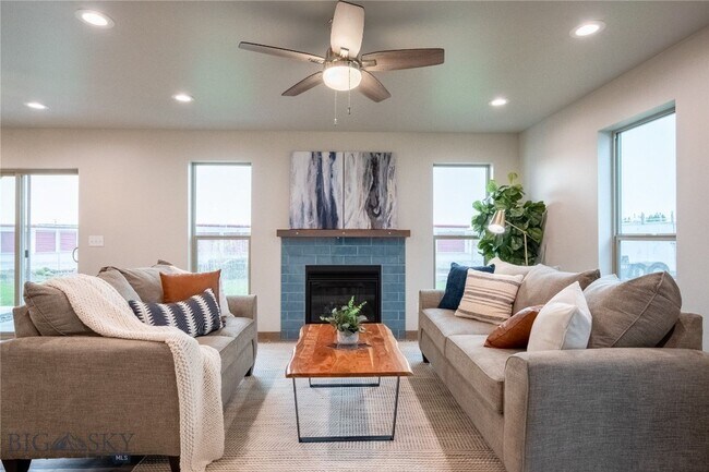 Foto del edificio - 2009 Ross Wy