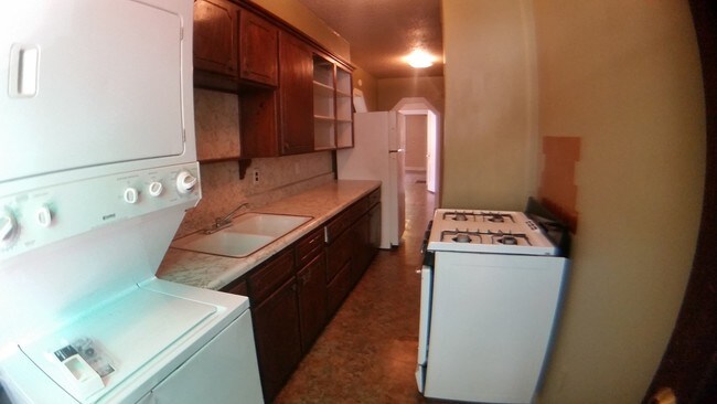 Building Photo - 1203 N Villa Ave