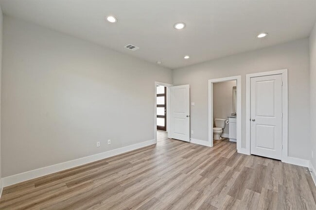 Building Photo - 9016 Lonestar Creekbend Ln