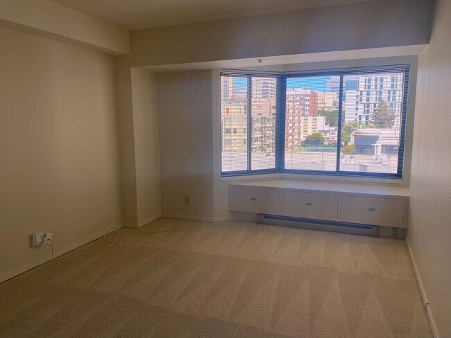 Foto del edificio - Remodeled 1BR Condo @ Opera Plaza with Ame...