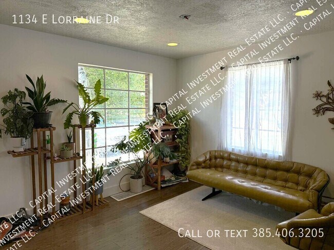 Building Photo - 1134 E Lorraine Dr