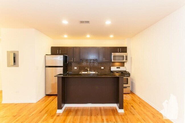 Foto del edificio - 4242 N Sheridan Rd