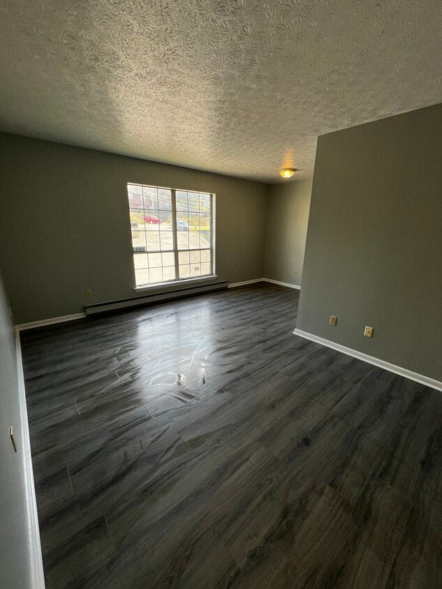 Foto principal - 1100 Eastgate Dr