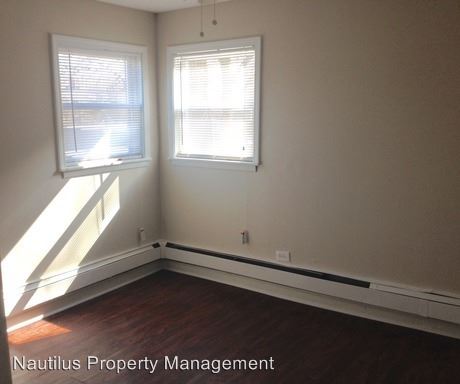 Building Photo - 875 E 87th Pl