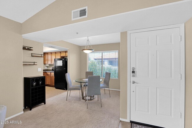 Building Photo - 9990 N Scottsdale Rd