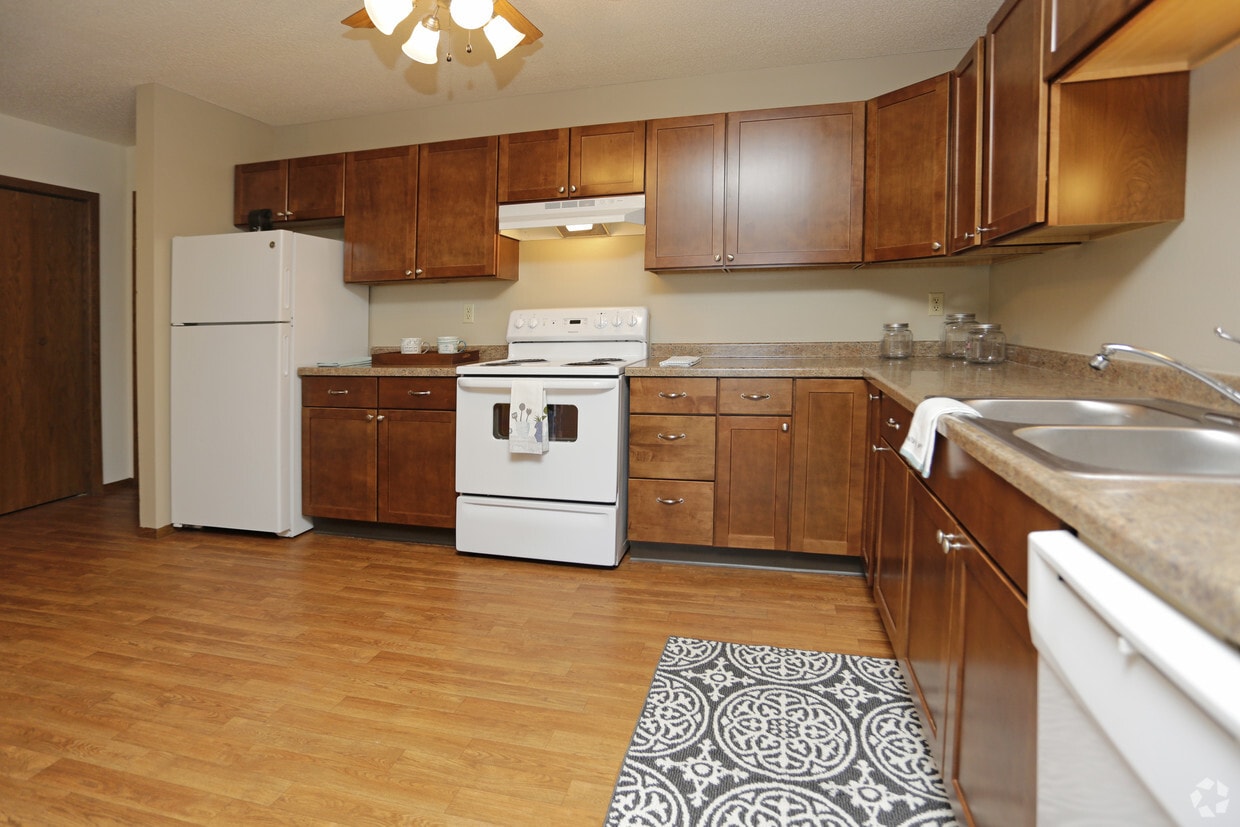 Sunwood Apartment Community Apartments in Fargo, ND