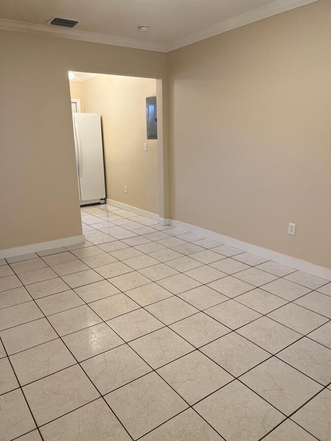 Foto del edificio - 913 SW 8th Ct