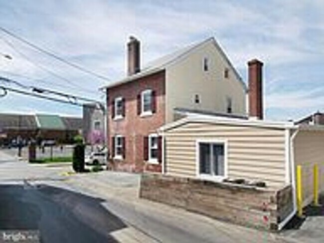 Building Photo - 121 N Darlington St