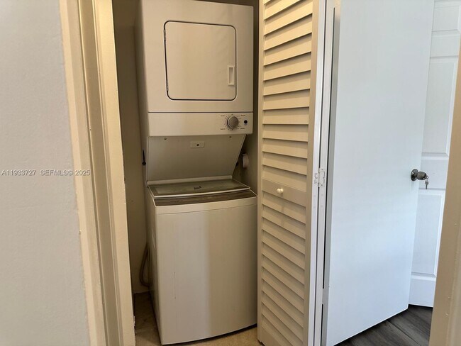 Foto del edificio - 891 Cypress Park Way