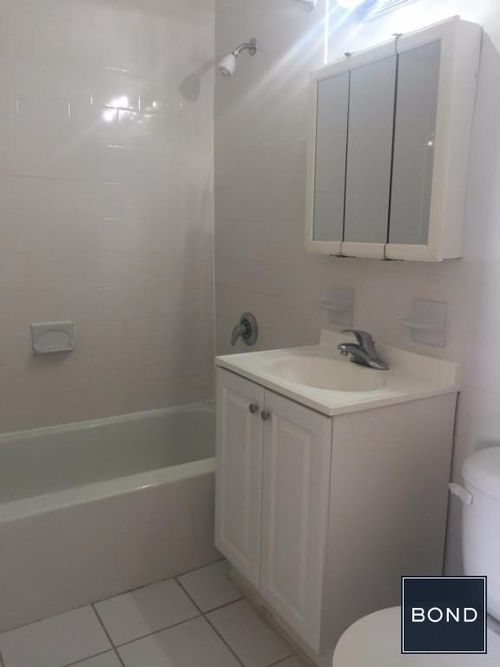Foto del edificio - 420 E 102nd St
