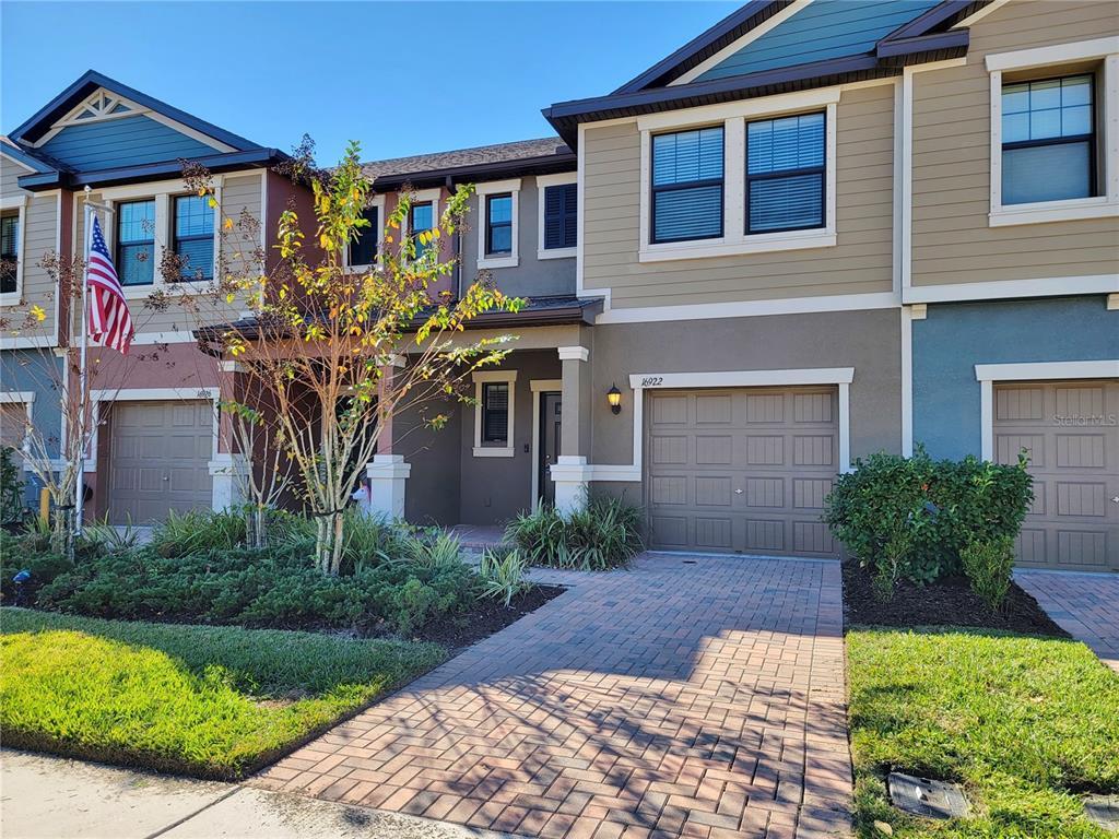 Foto principal - 16922 Red Brick Ln