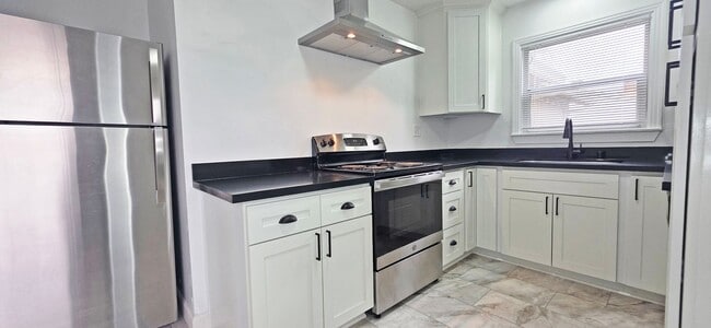 Building Photo - 3701 Laguna Way