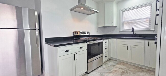 Foto del edificio - 3701 Laguna Way