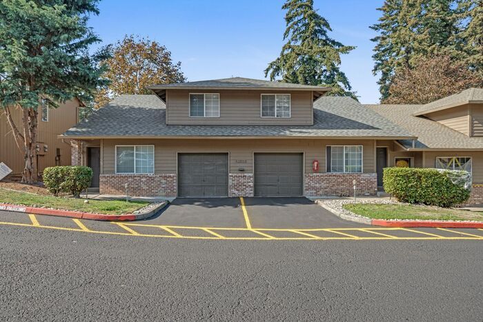 Foto principal - Large 2 bed 1.5bath townhouse