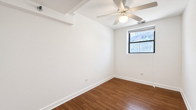 Foto del edificio - 3702 N Sheffield Ave