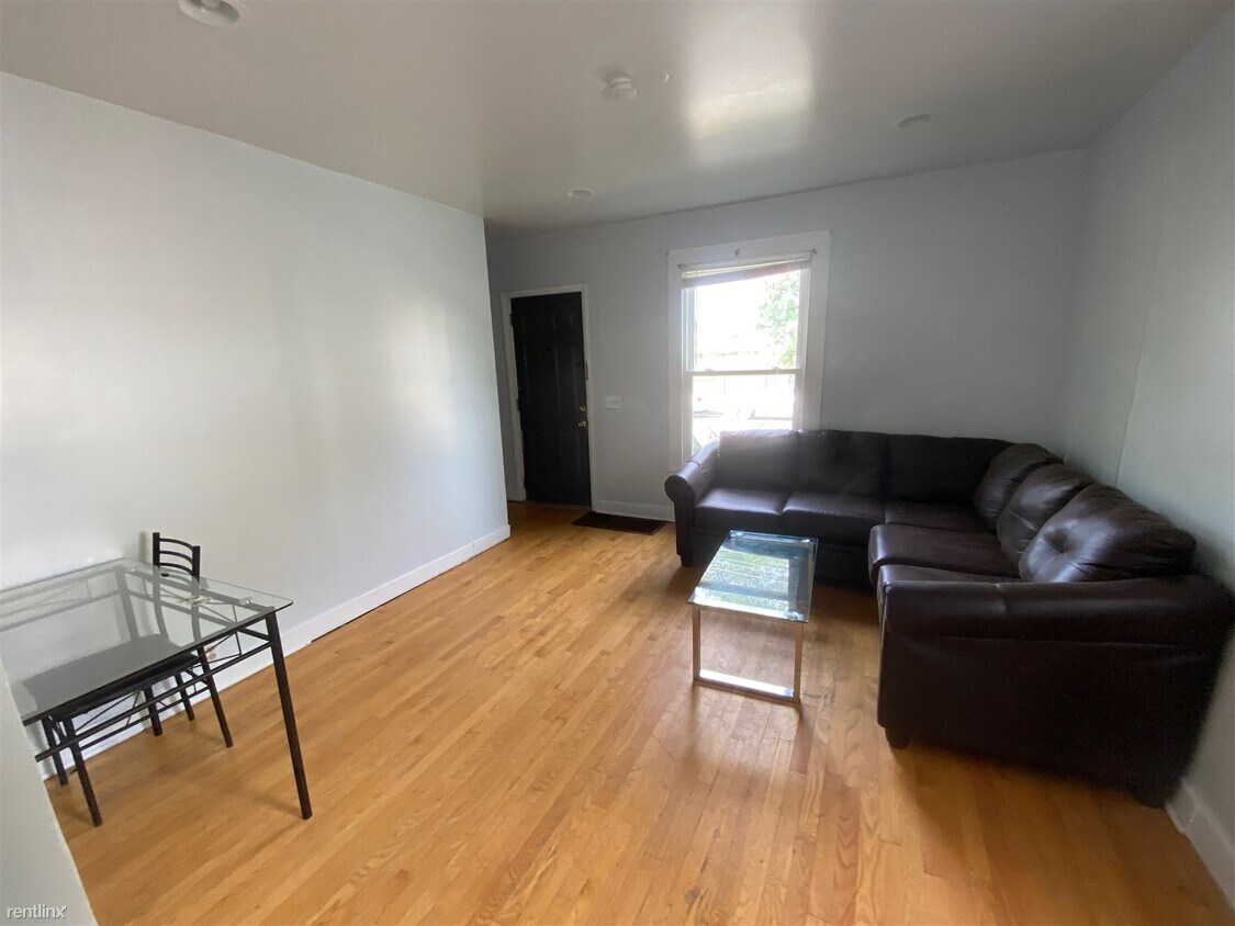 Primary Photo - 4 br, 2 bath House - 811 S Division St