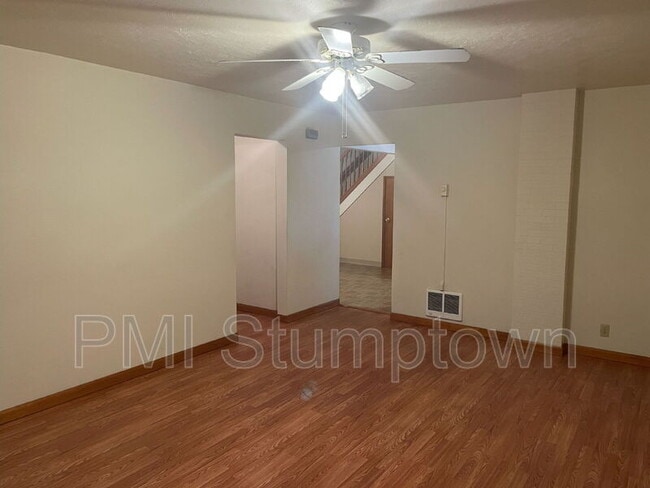 Building Photo - 1666 SE Clatsop St