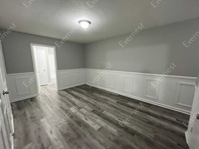Building Photo - 3216 Gleason Dr