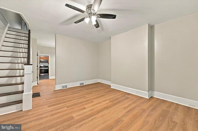 Building Photo - 586 Martin St