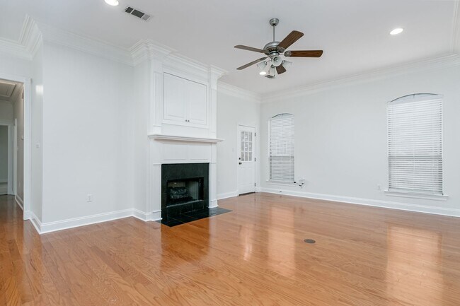 Building Photo - 4 Bedroom House with Community Pool, Playg...