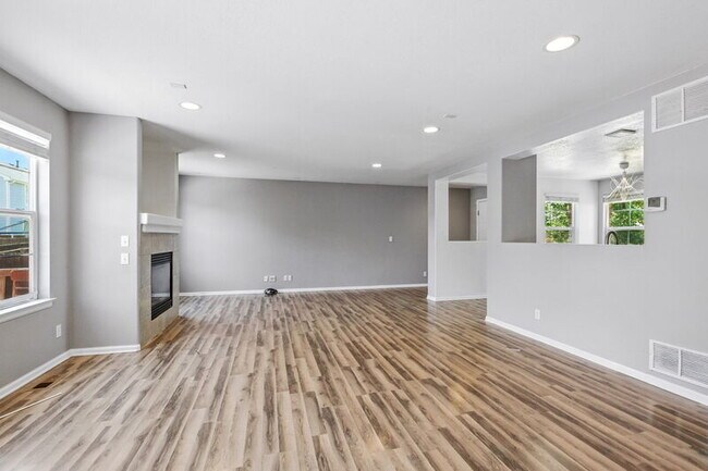 Building Photo - 1446 S Ensenada St