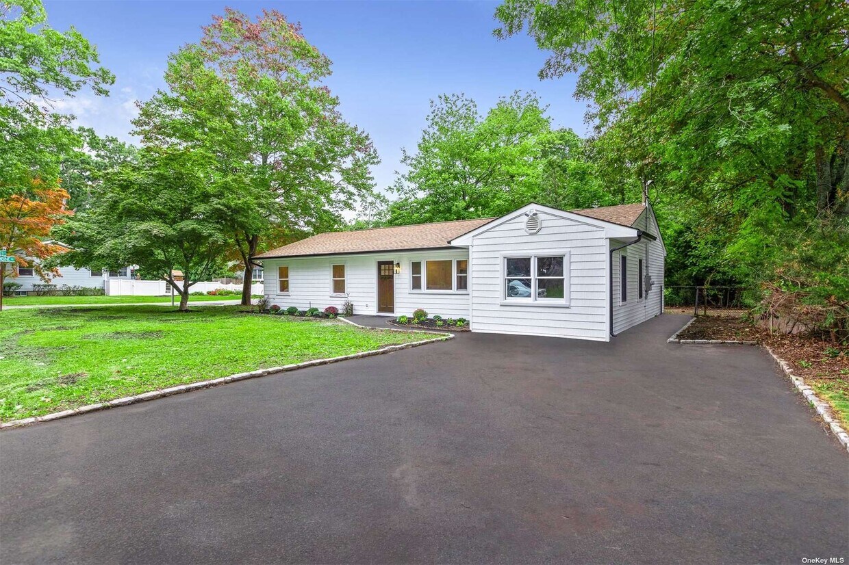 Primary Photo - 48 Freya Rd
