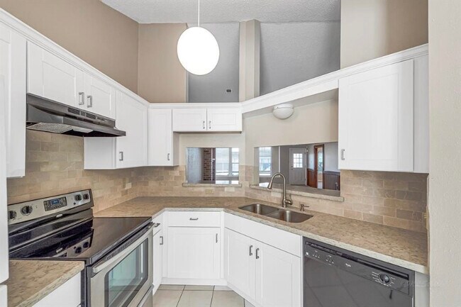 Building Photo - 2422 Lakefield Way