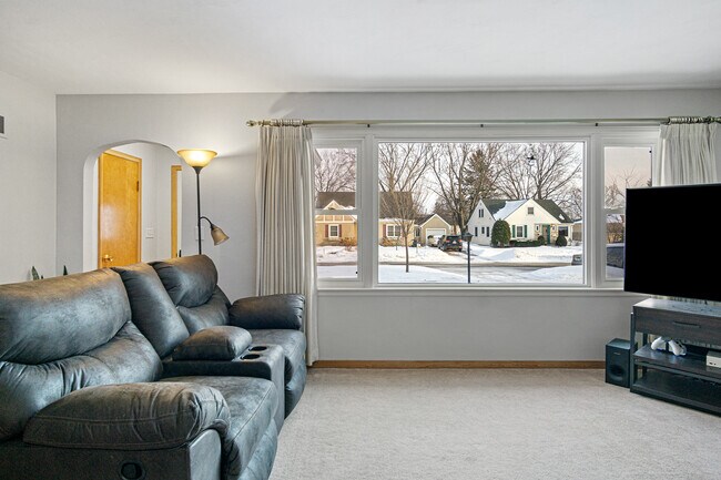 Foto del edificio - 228 W Lexington Blvd