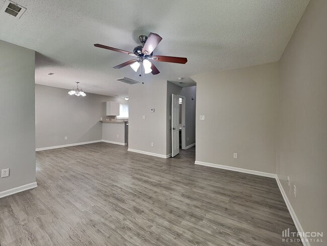 Building Photo - 7008 Breeders Cup Cir