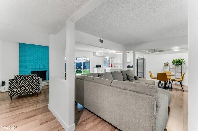 Foto del edificio - 4765 Monterrey Ave